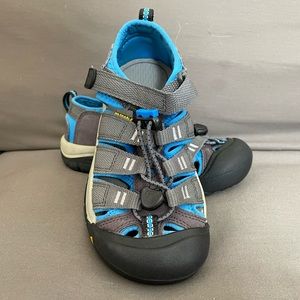 Kids Keen water shoes- size 13